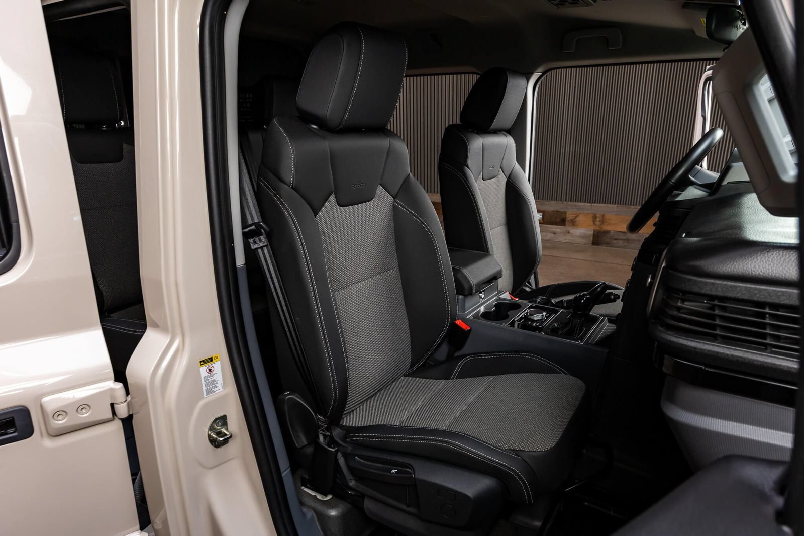 Used 2024 INEOS Grenadier Station Wagon AWD/4WD image 29