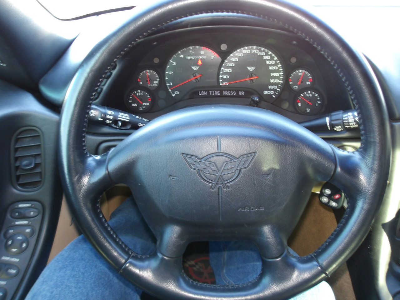 Used 2002 Chevrolet Corvette 2dr Cpe w/ Preferred Equipment Group2 image 12