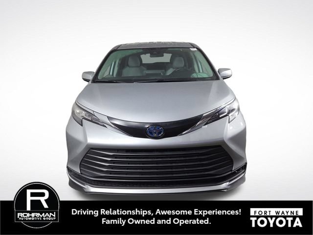 Used 2023 Toyota Sienna LE FWD image 3