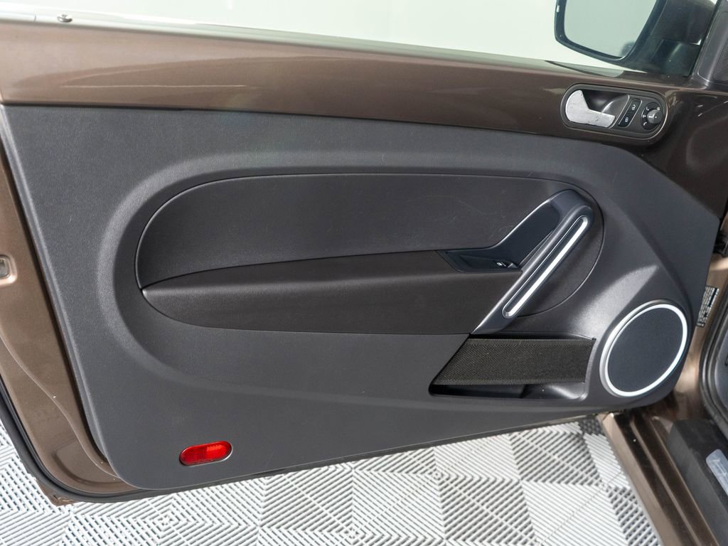 Used 2013 Volkswagen Beetle TDI FWD image 21