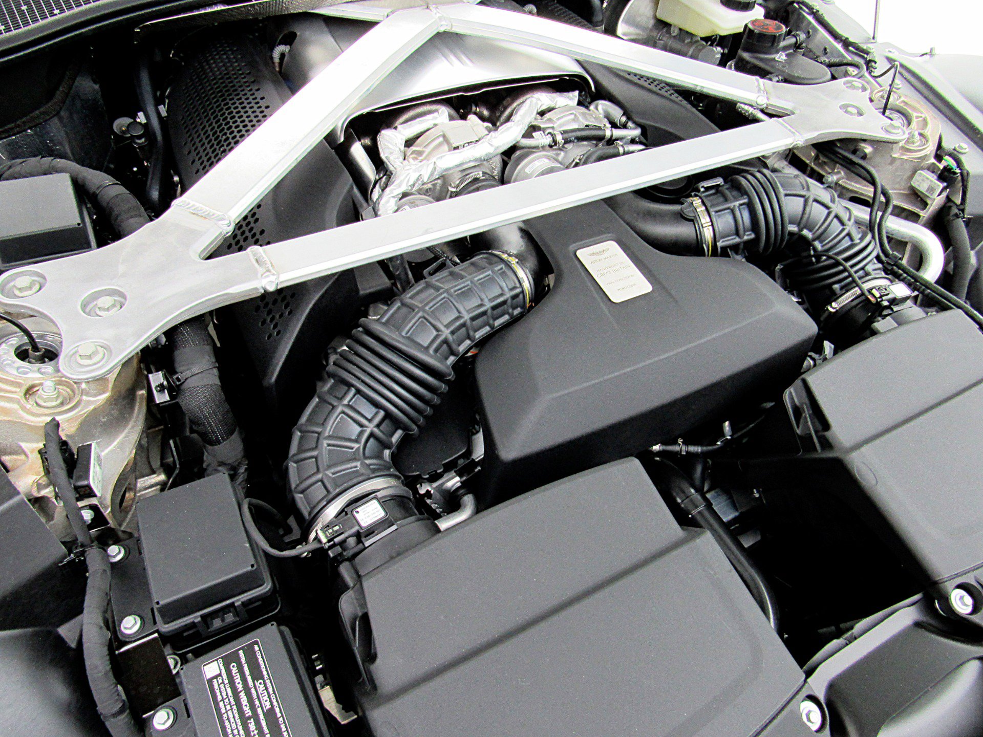 Used 2023 Aston Martin V8 Vantage Roadster RWD image 28