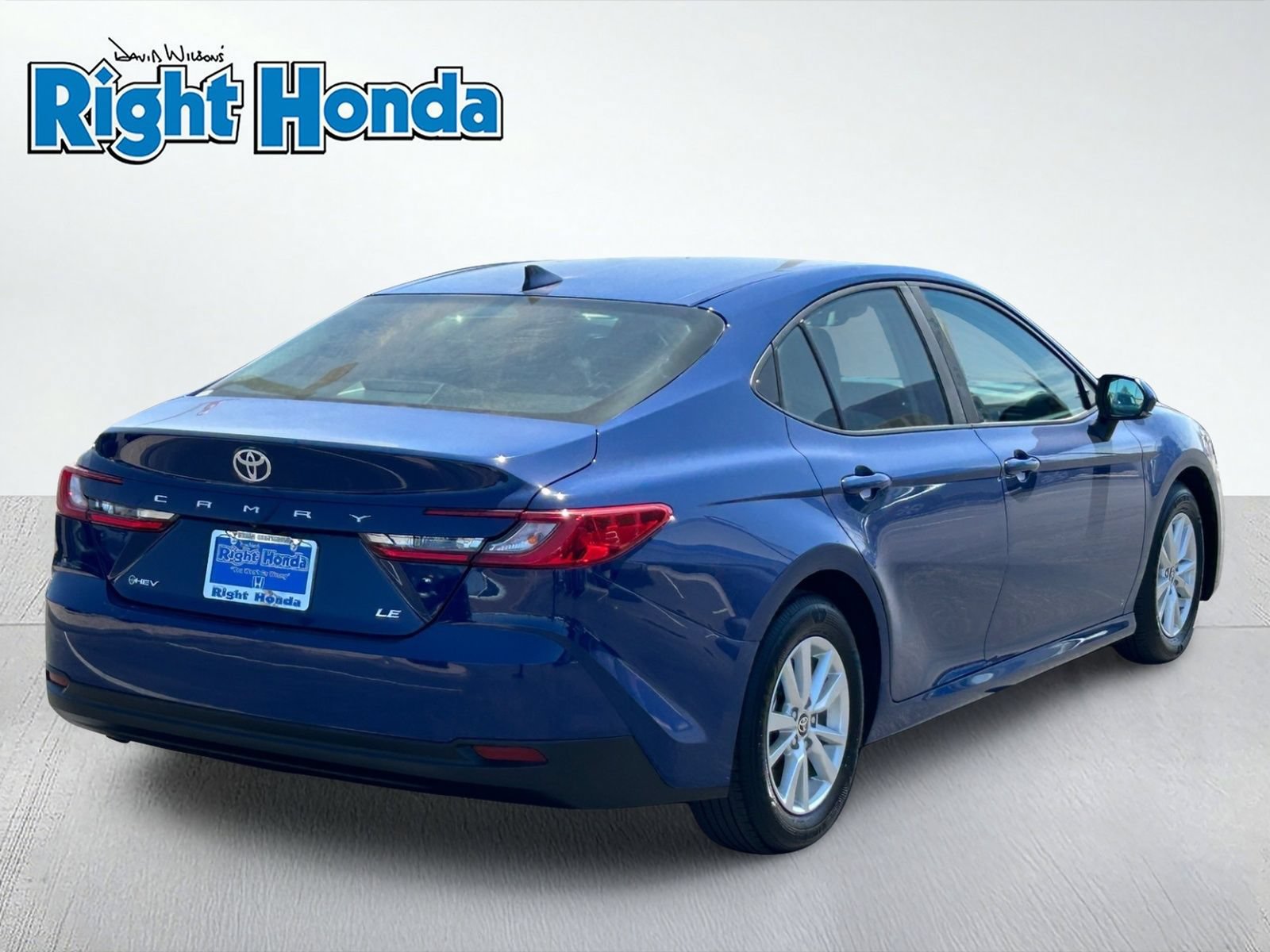 Used 2025 Toyota Camry LE w/ Convenience Package FWD image 5