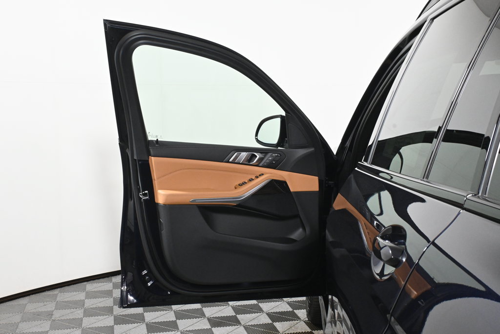 Used 2027 BMW X7 xDrive40i w/ M Sport Package AWD/4WD image 28