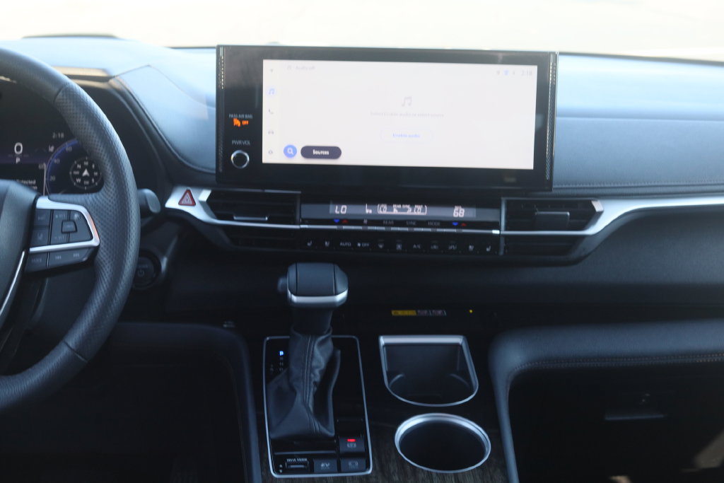 Used 2025 Toyota Sienna Platinum AWD/4WD image 21