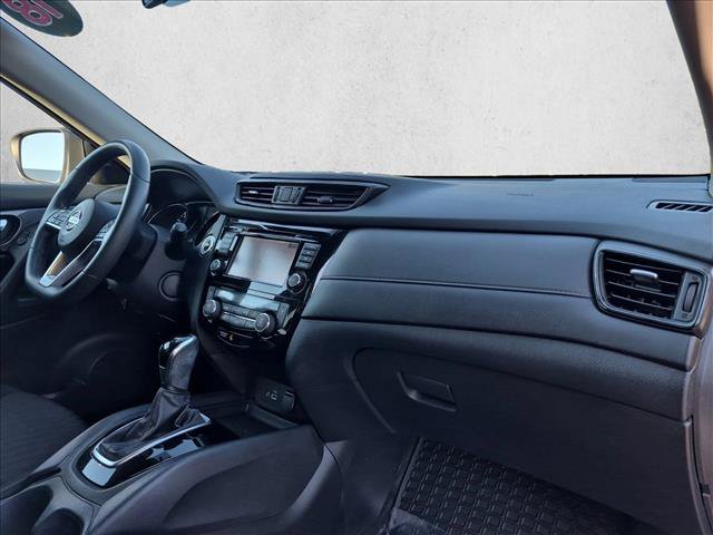 Used 2018 Nissan Rogue SV w/ Premium Package FWD image 22