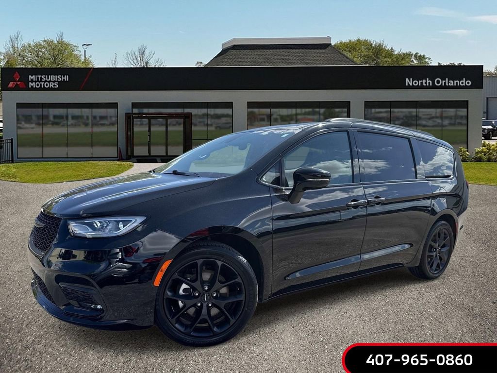 Used 2025 Chrysler Pacifica Limited