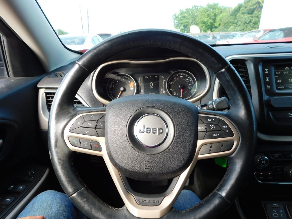 Used 2017 Jeep Cherokee Sport w/ Cold Weather Group FWD image 13