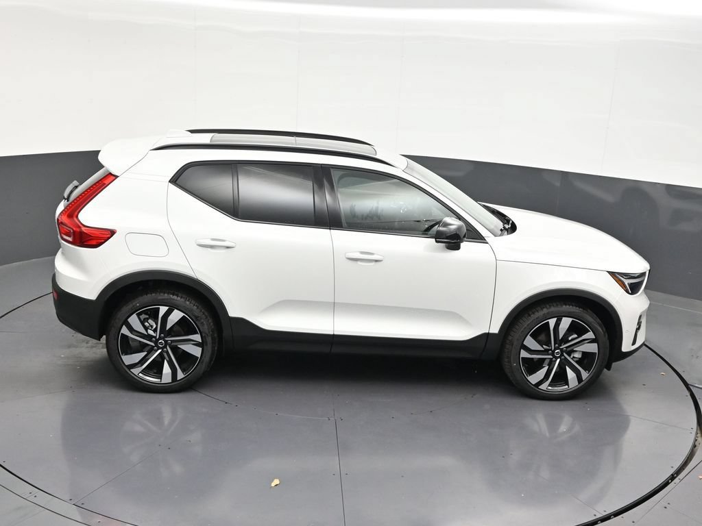 New 2026 Volvo XC40 B5 Plus w/ Climate Package AWD/4WD image 18