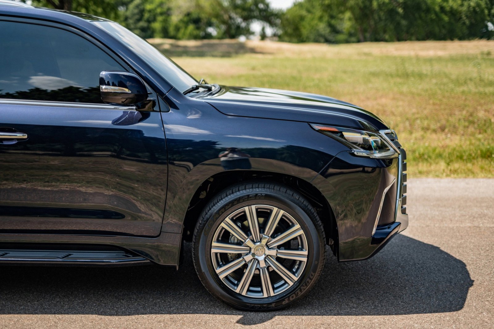 Used 2017 Lexus LX 570 4WD w/ Luxury Package image 16