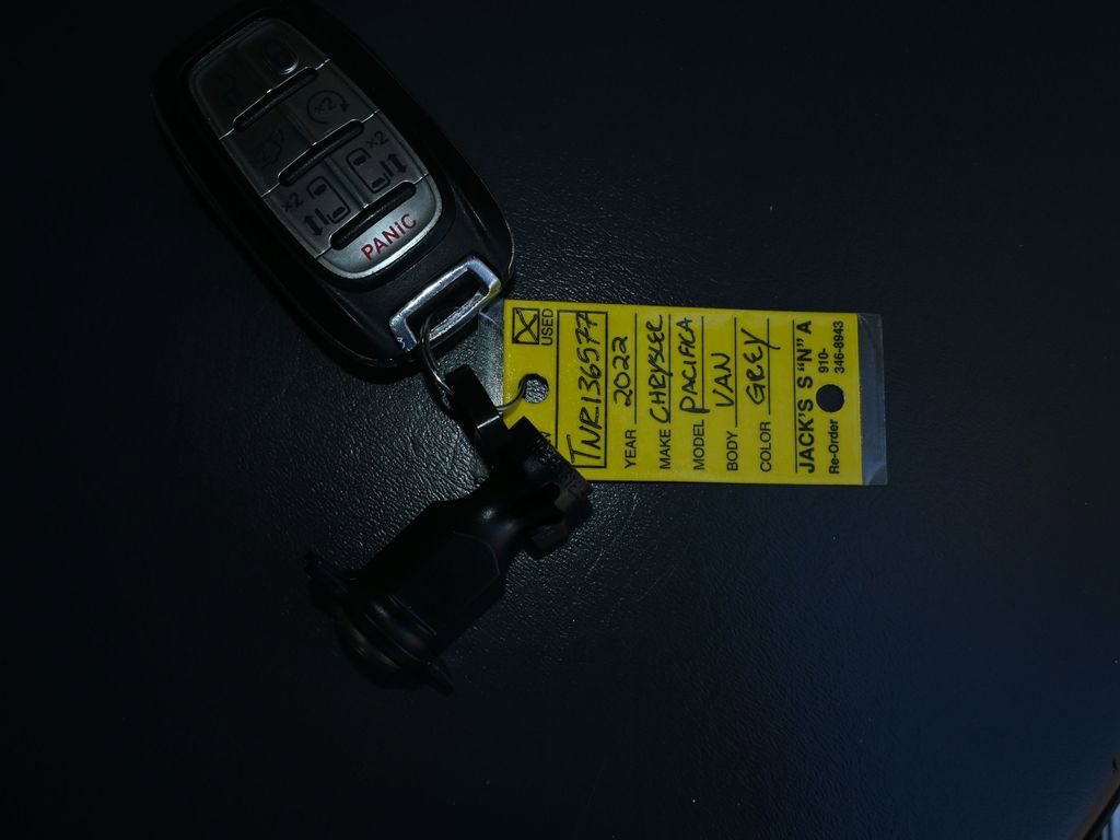 Used 2022 Chrysler Pacifica Touring-L image 24