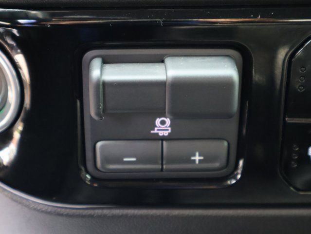 Used 2025 GMC Sierra 2500 SLT AWD/4WD image 36