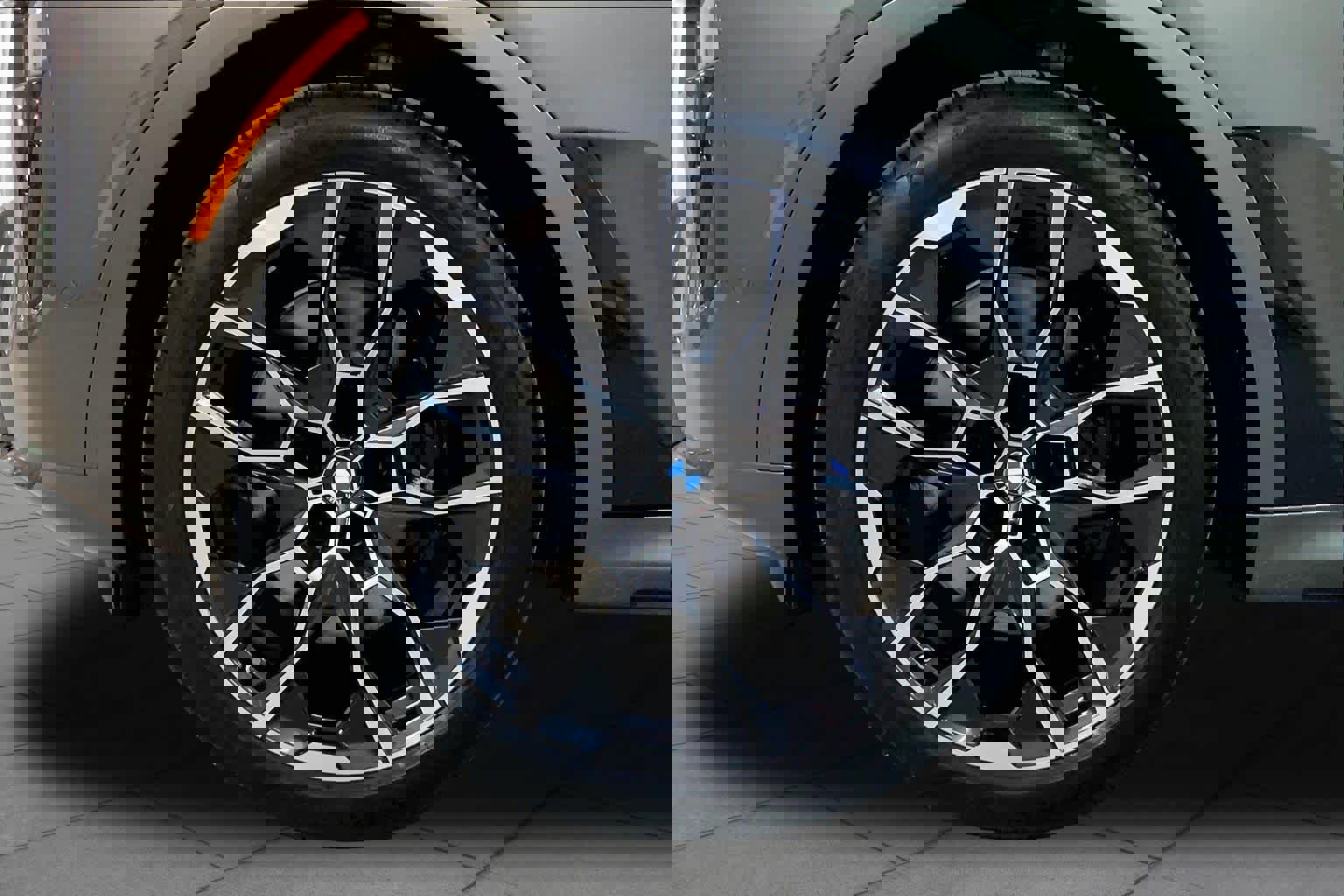 Used 2025 BMW X7 M60i image 10