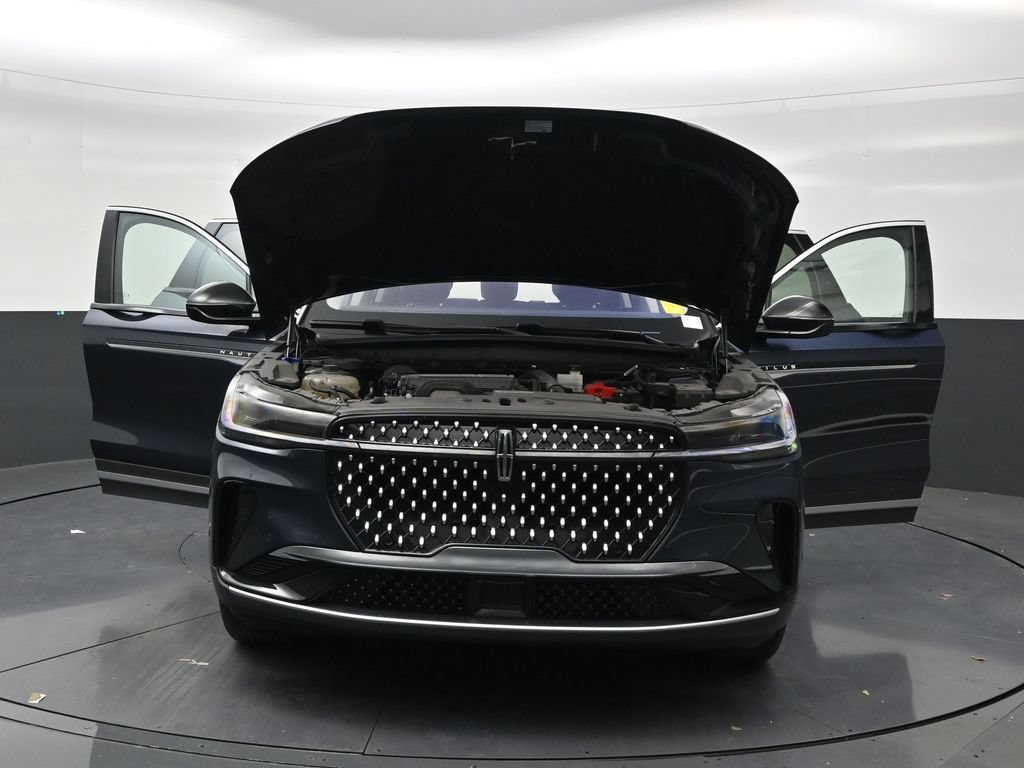 Used 2024 Lincoln Nautilus Premier AWD/4WD image 32