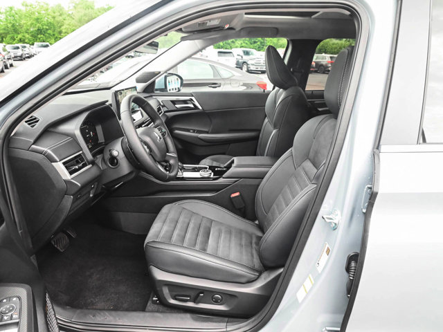 New 2025 Mitsubishi Outlander SE image 24