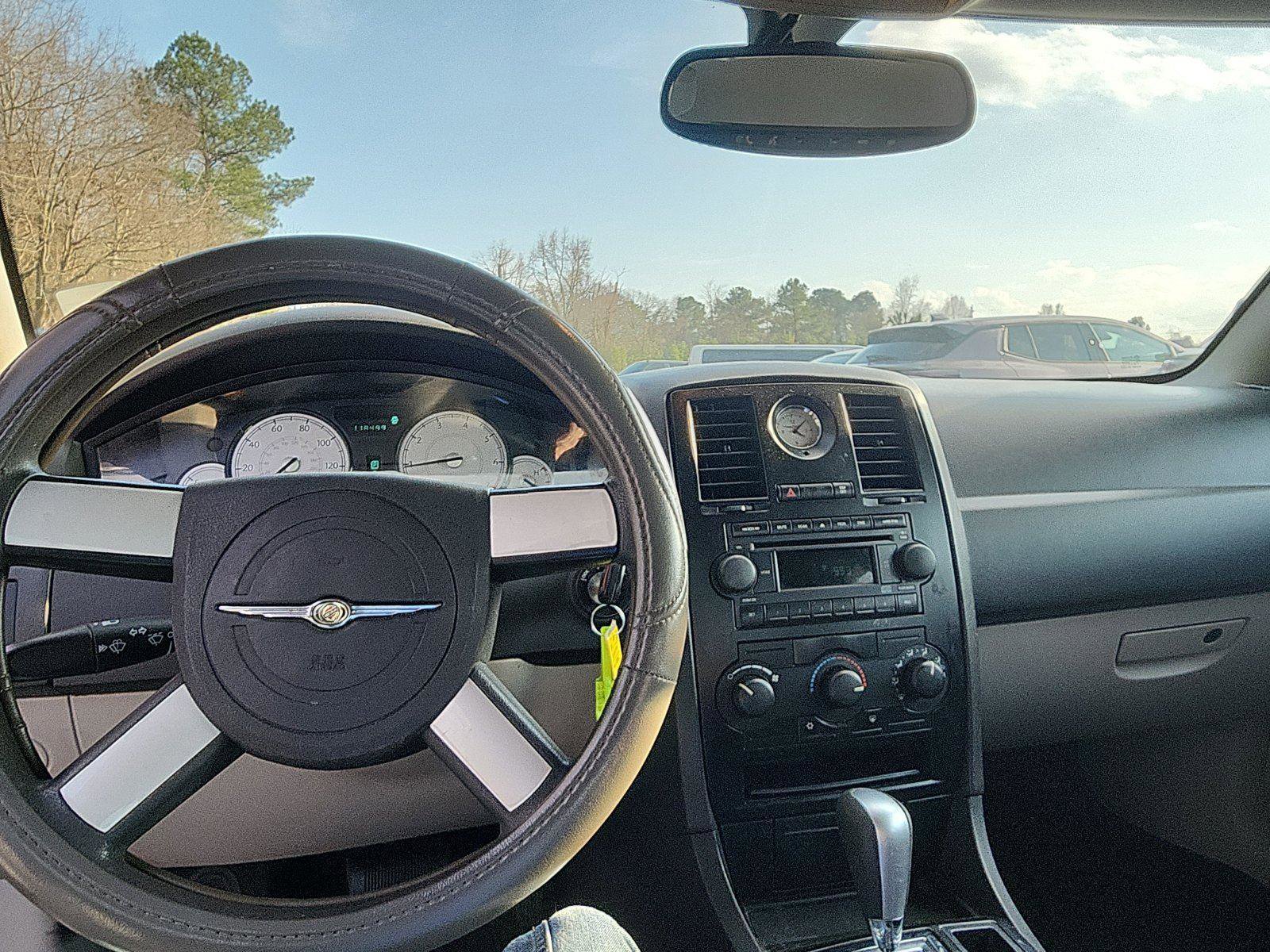 Used 2006 Chrysler 300 image 19