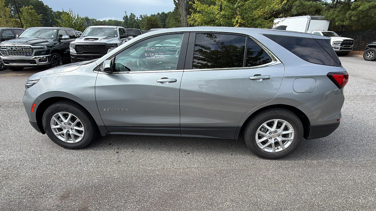 Used 2024 Chevrolet Equinox LT FWD image 11