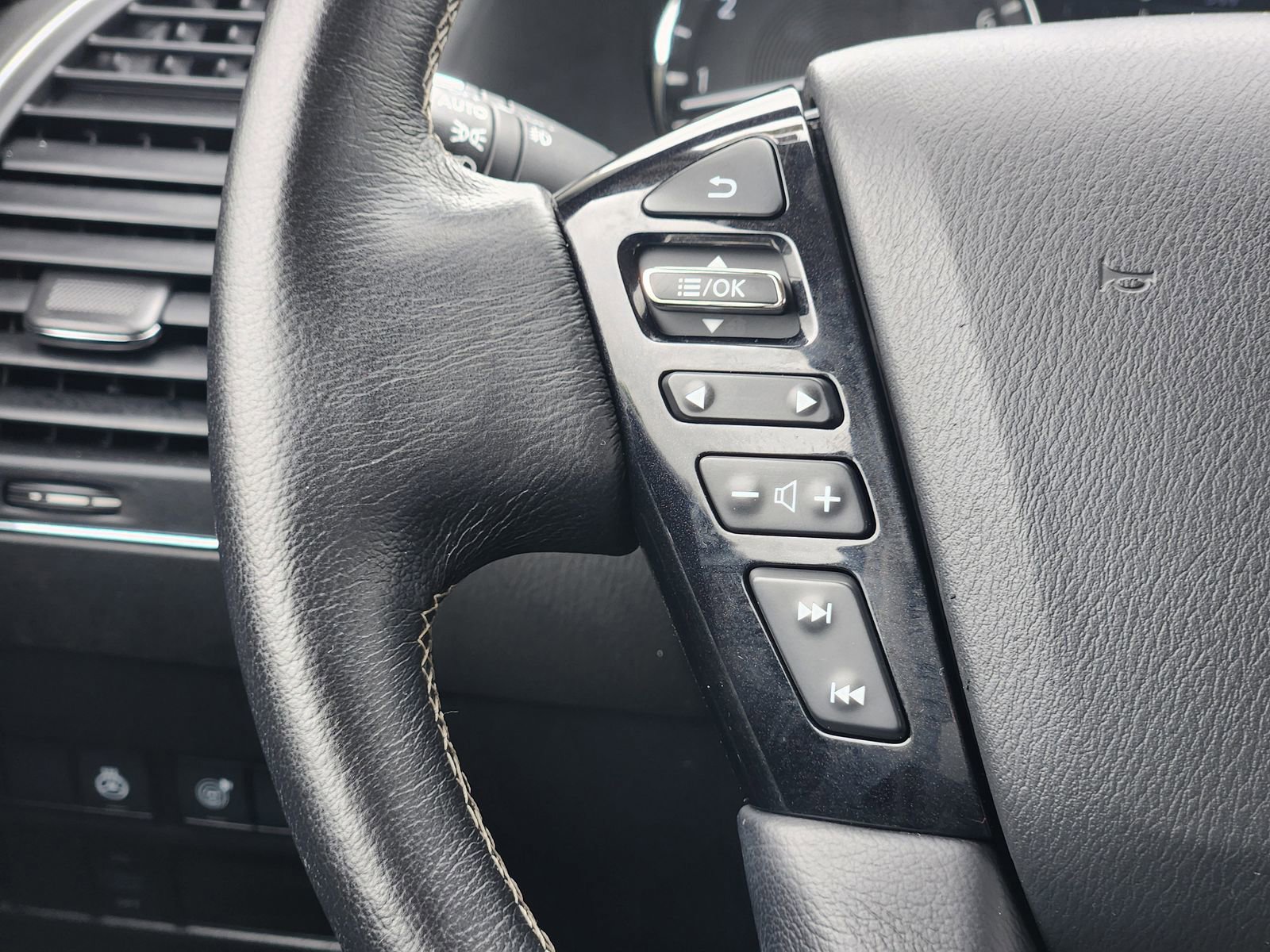 Used 2024 INFINITI QX80 Luxe RWD image 31
