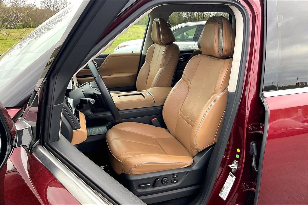 Used 2025 INFINITI QX80 Sensory AWD/4WD image 23