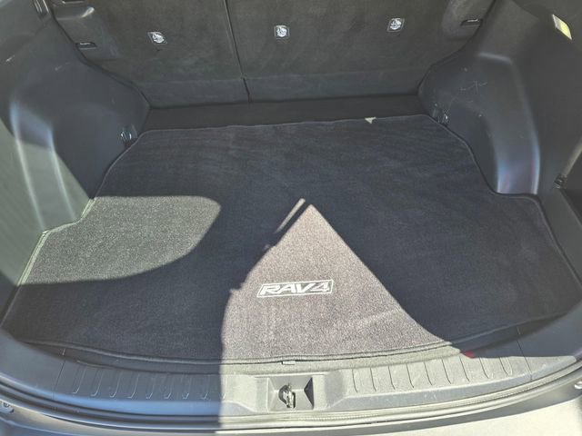 Used 2023 Toyota RAV4 LE AWD/4WD image 23