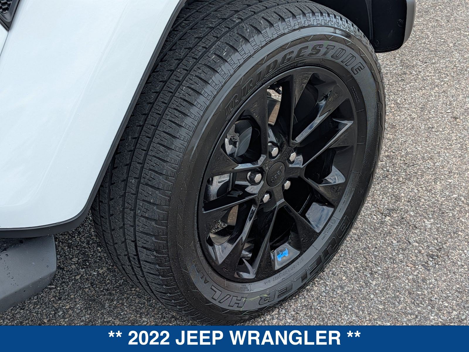Used 2022 Jeep Wrangler Unlimited Sahara w/ Cold Weather Group AWD/4WD image 13