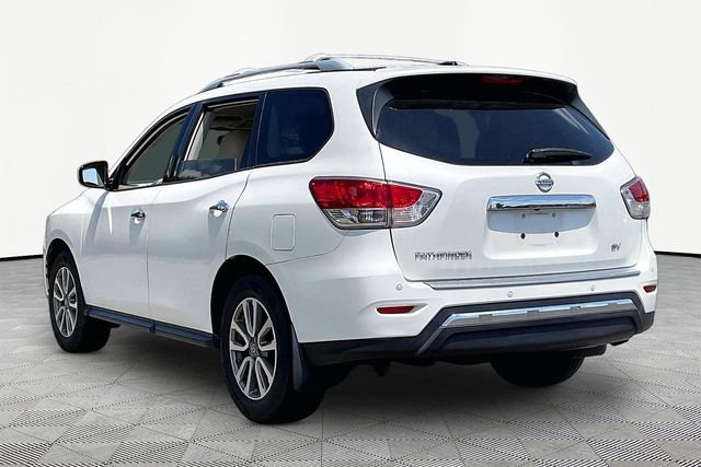 Used 2016 Nissan Pathfinder SV w/ SV Cold Weather Package FWD image 4