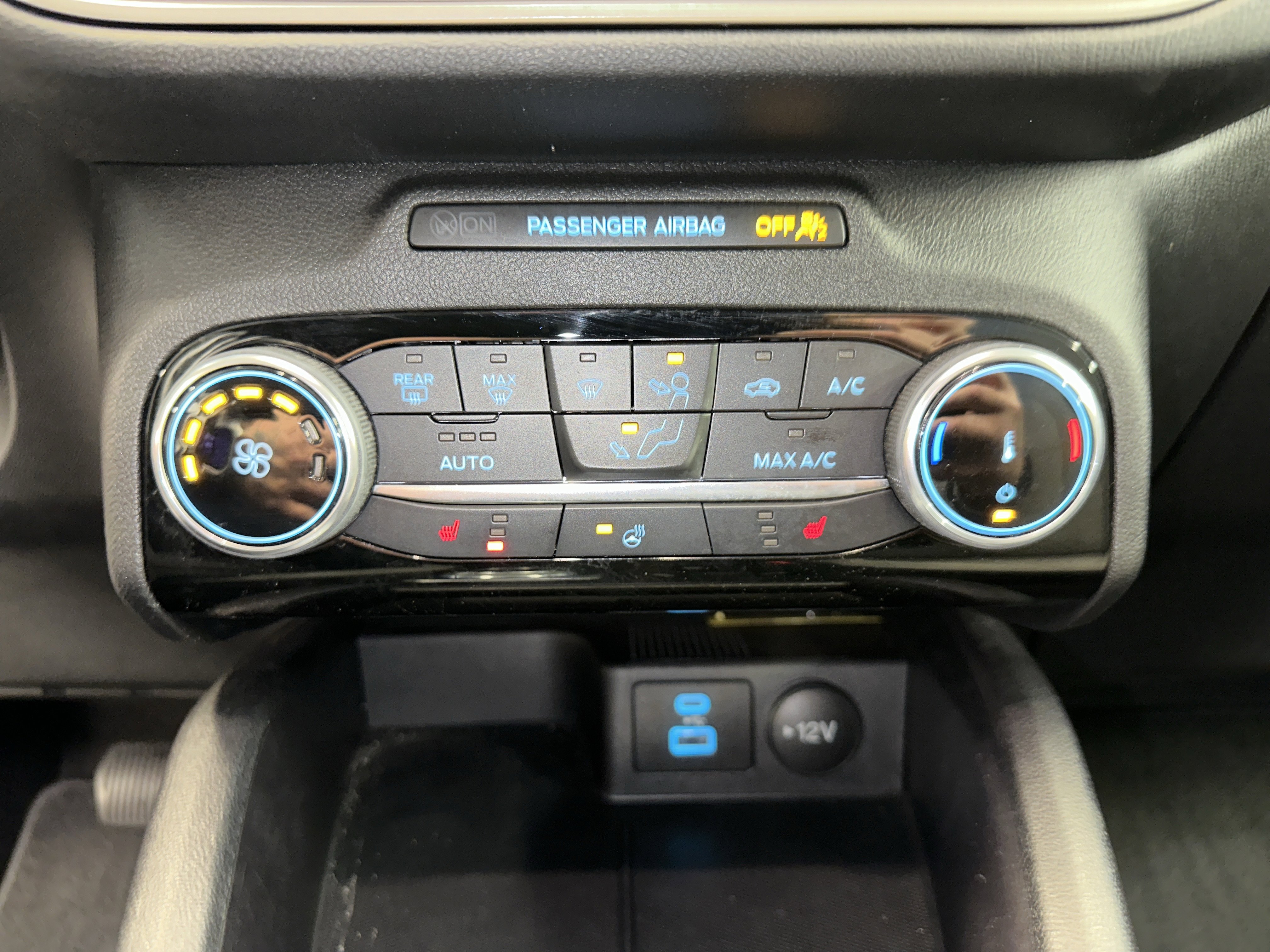 Certified 2022 Ford Escape SE w/ Cold Weather Package image 28