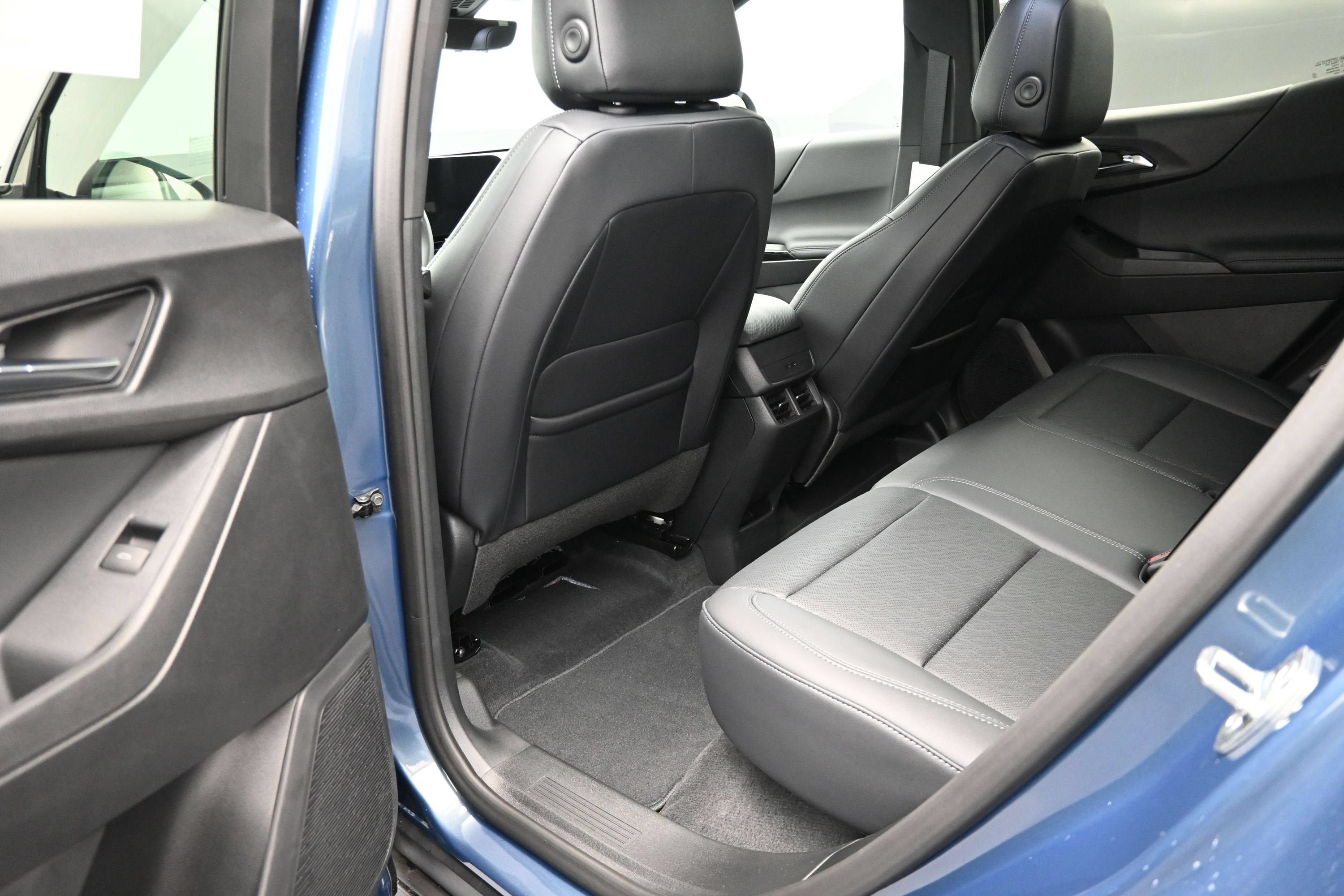 New 2027 Chevrolet Equinox LT FWD image 30