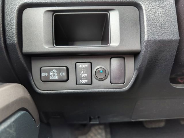 Used 2016 Toyota Tacoma Limited w/ Towing Package image 32