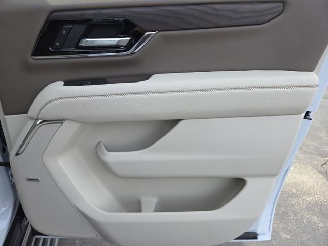 New 2026 GMC Yukon XL Denali w/ Denali Reserve Package image 32
