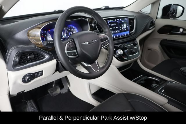 Used 2023 Chrysler Pacifica Limited w/ Uconnect Theater Family Group AWD/4WD image 31