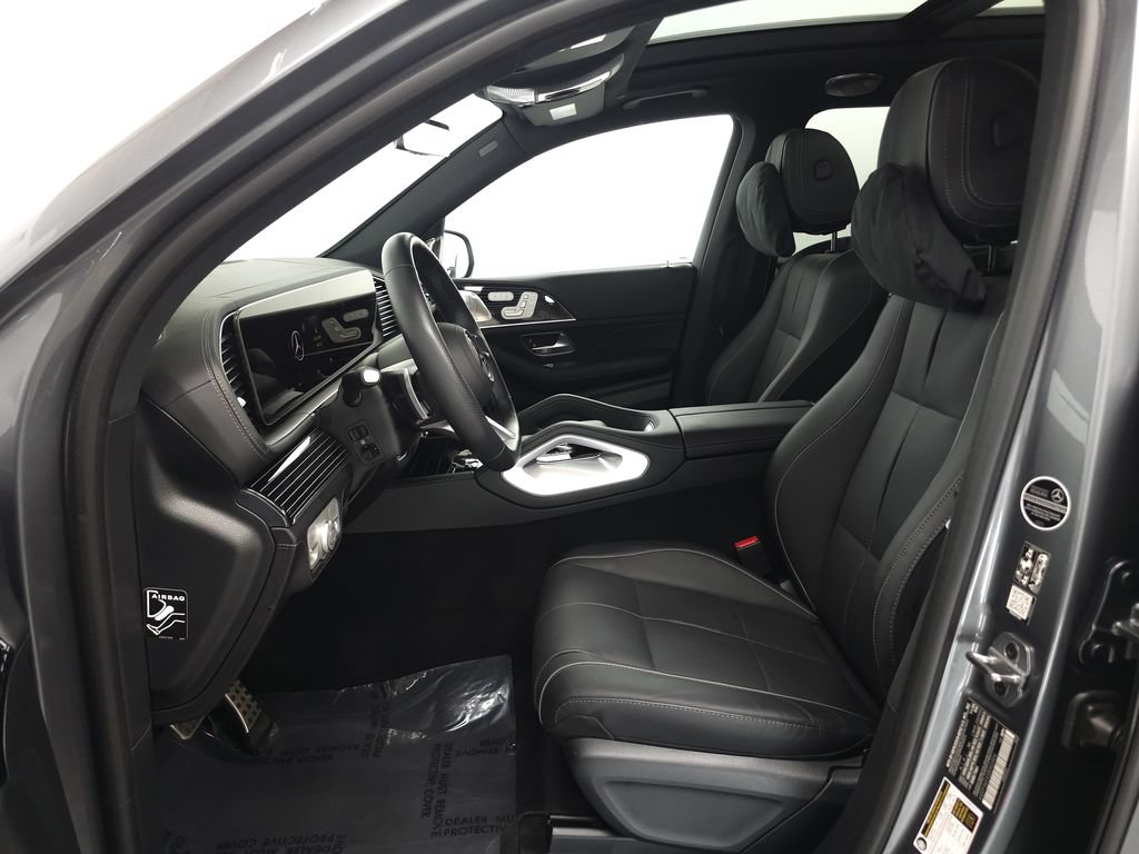 Used 2025 Mercedes-Benz GLS 450 4MATIC image 8