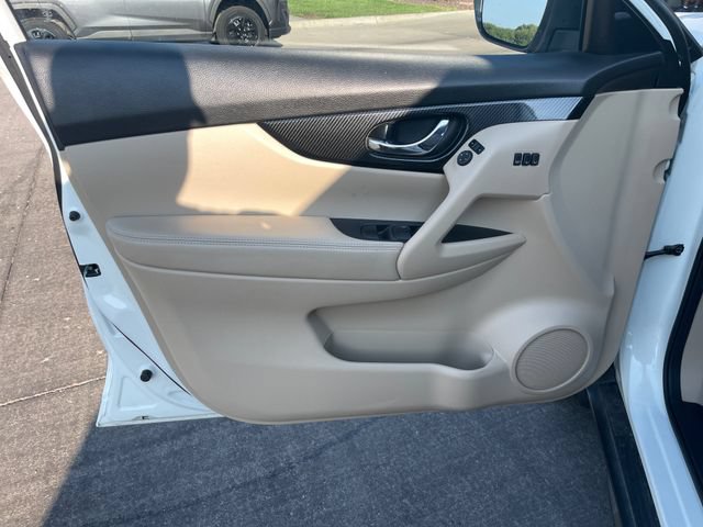 Used 2018 Nissan Rogue SL w/ Premium Package AWD/4WD image 11