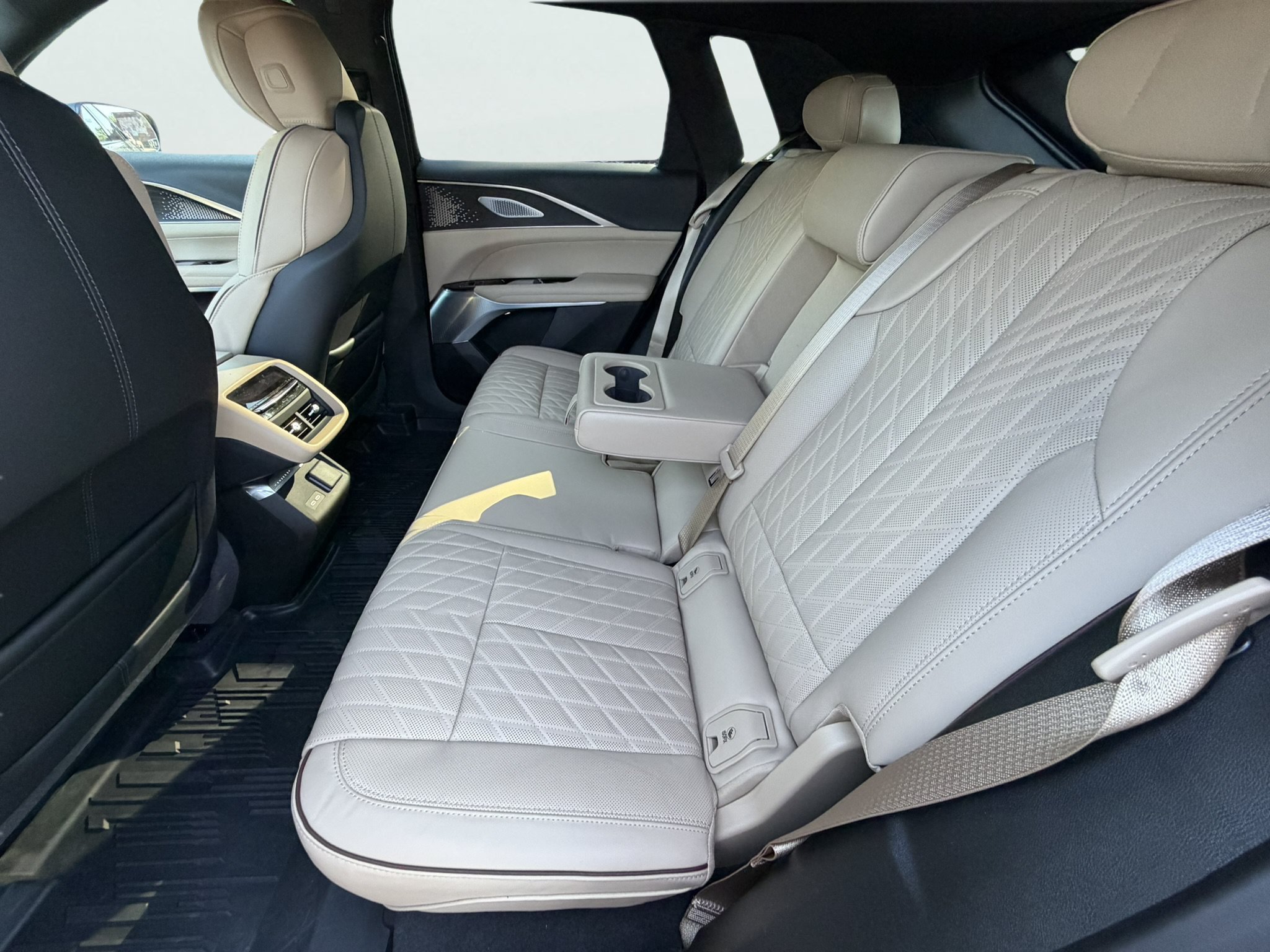 Used 2026 Cadillac Lyriq Signature Luxury w/ Nappa Leather Package AWD/4WD image 8