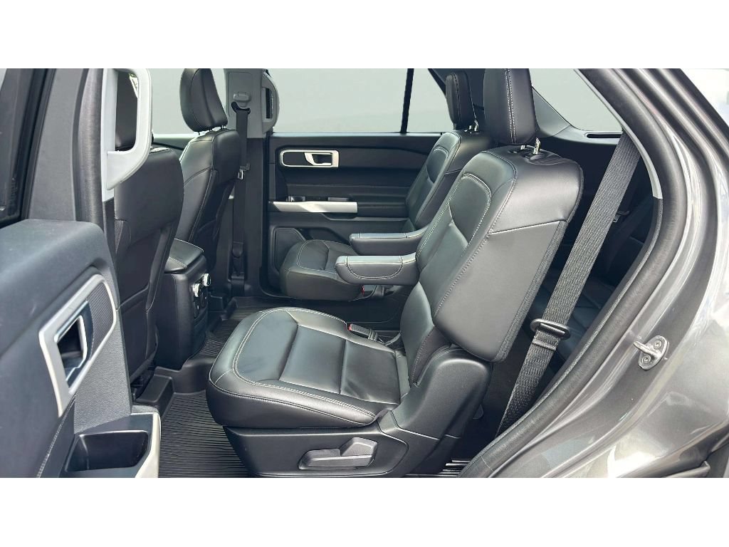 Used 2023 Ford Explorer XLT w/ Equipment Group 202A AWD/4WD image 13