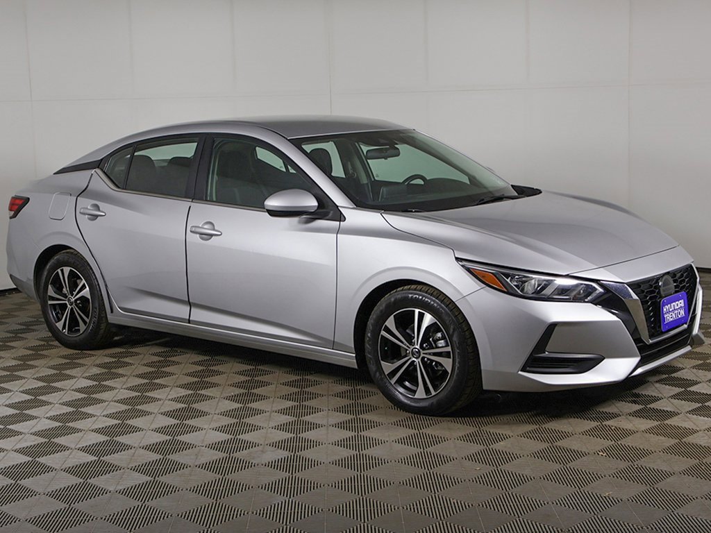 Used 2022 Nissan Sentra SV image 2