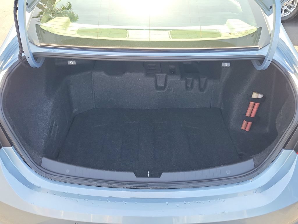 Used 2017 Chevrolet Malibu Hybrid w/ Leather Package FWD image 21