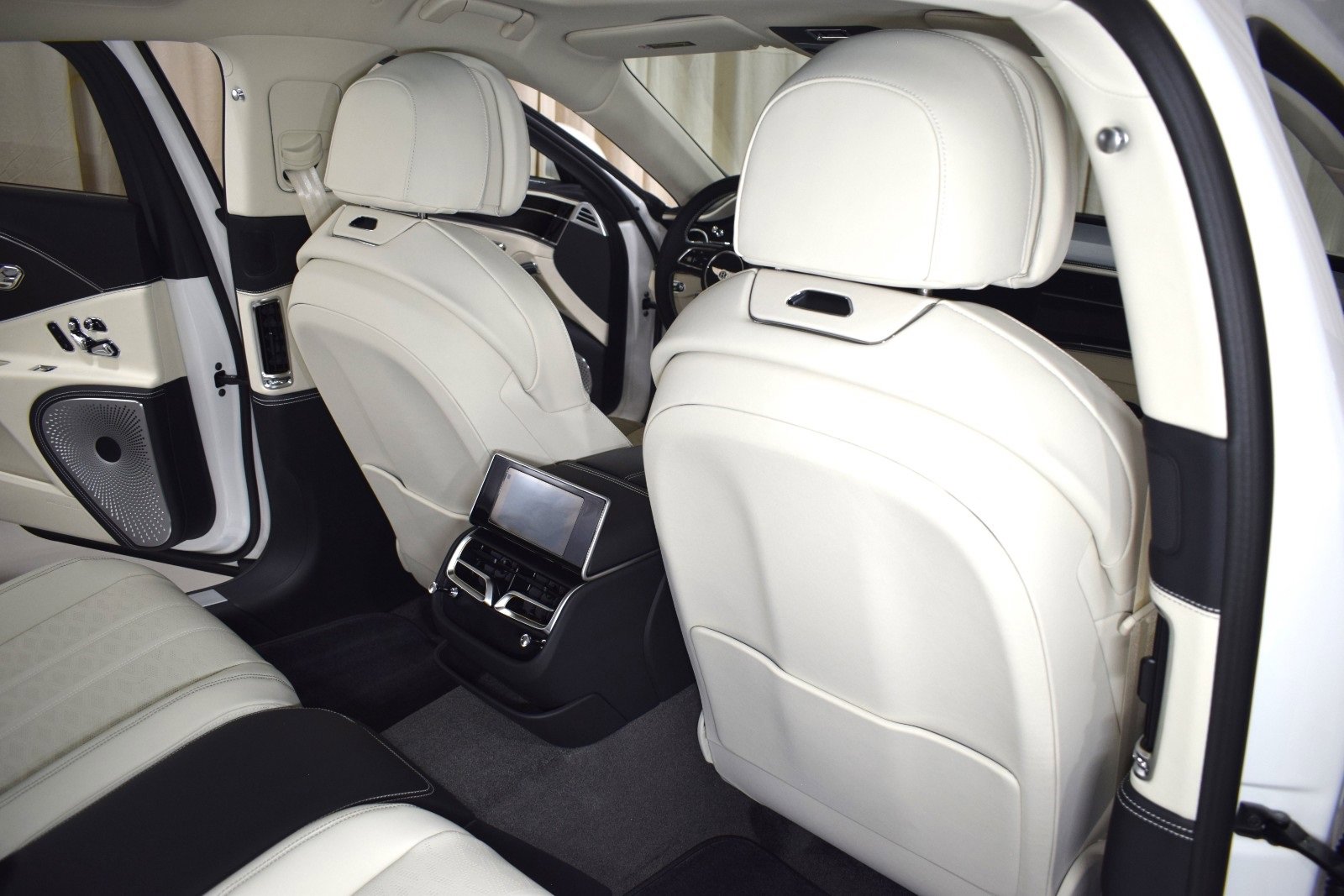 New 2025 Bentley Flying Spur Plug-In Hybrid image 19