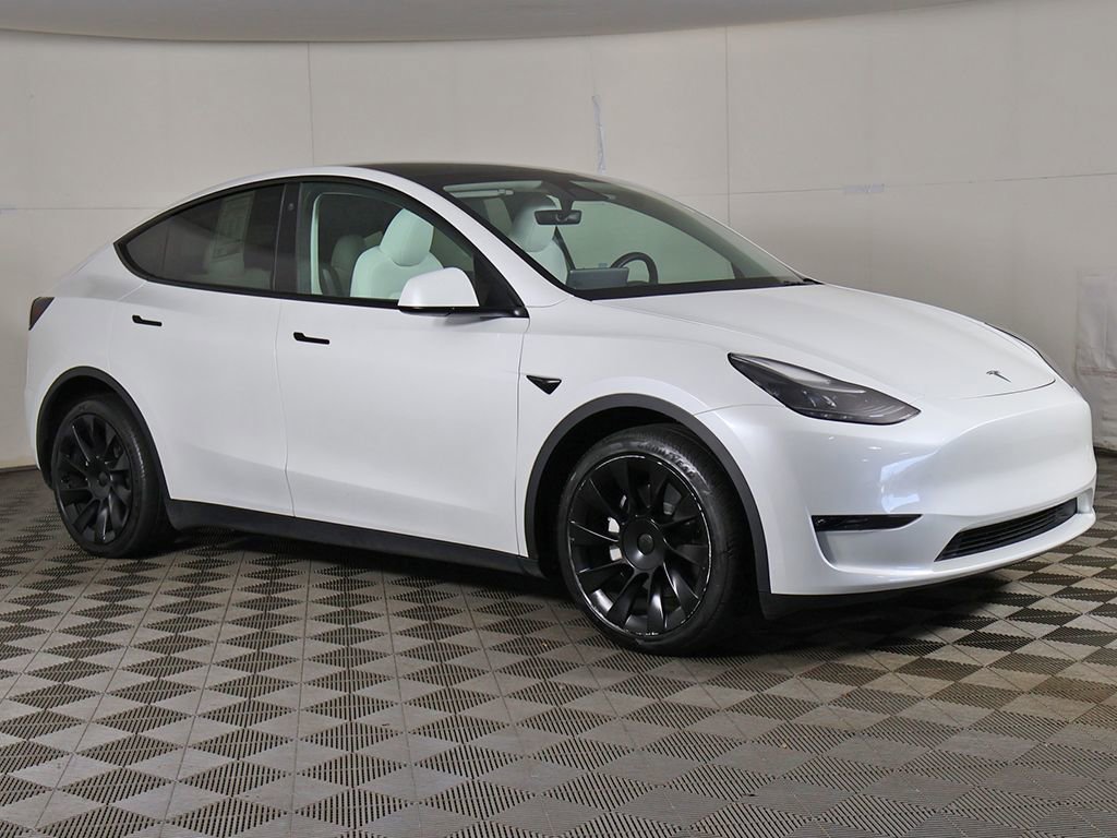 Used 2023 Tesla Model Y Long Range AWD/4WD image 2