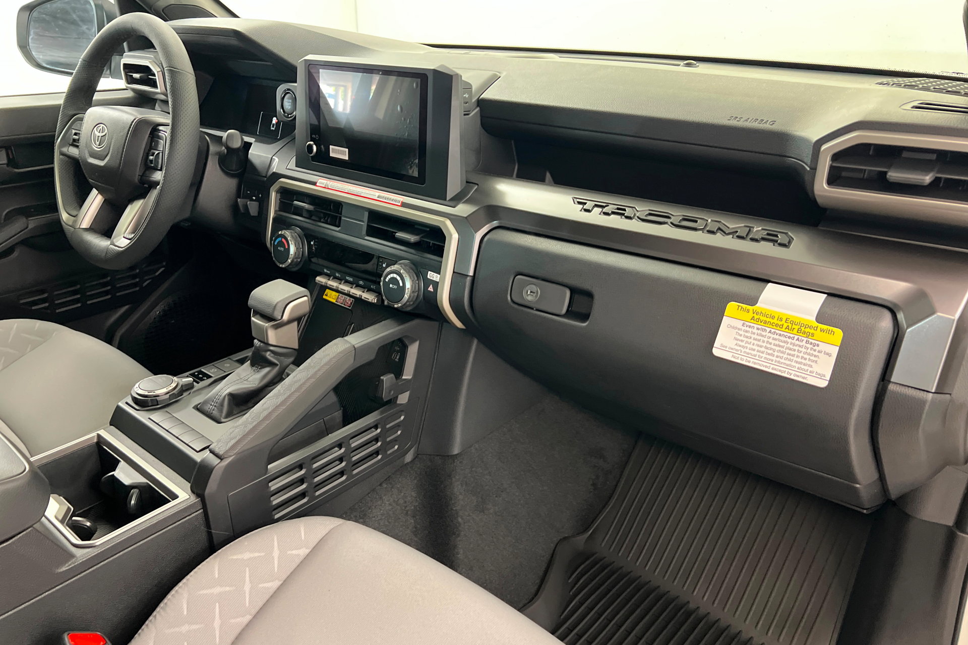 Used 2025 Toyota Tacoma SR5 AWD/4WD image 23