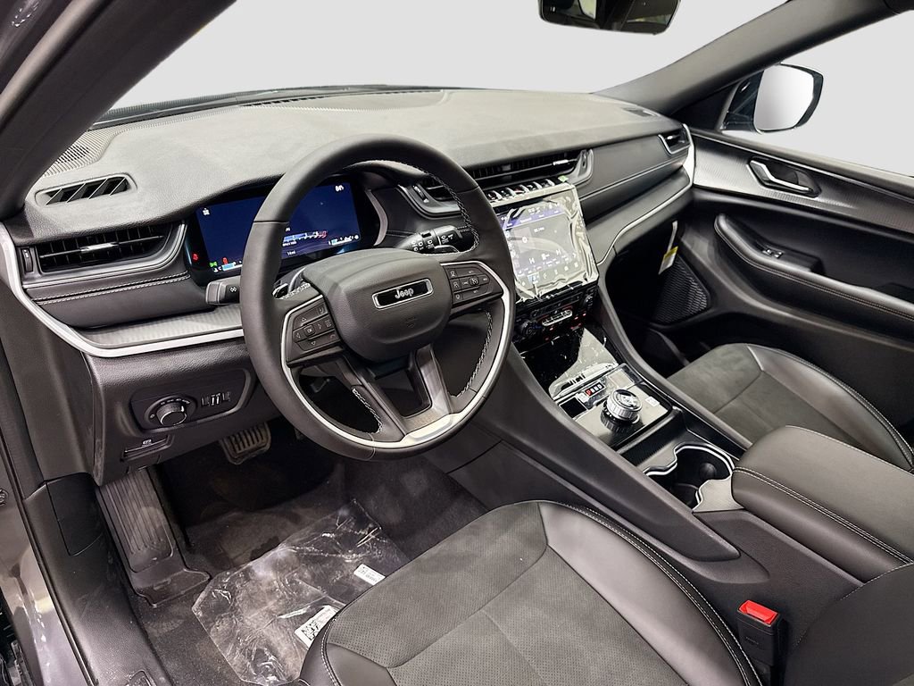 New 2025 Jeep Grand Cherokee L Laredo image 23