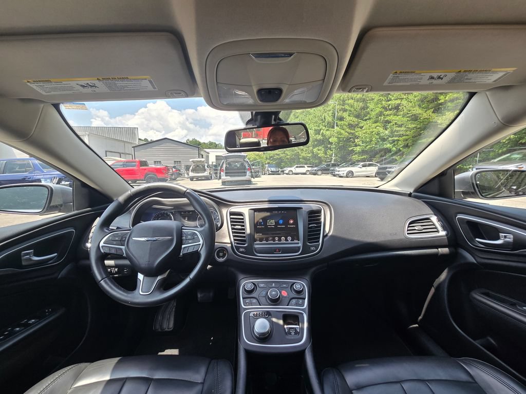Used 2017 Chrysler 200 Limited Platinum FWD image 10