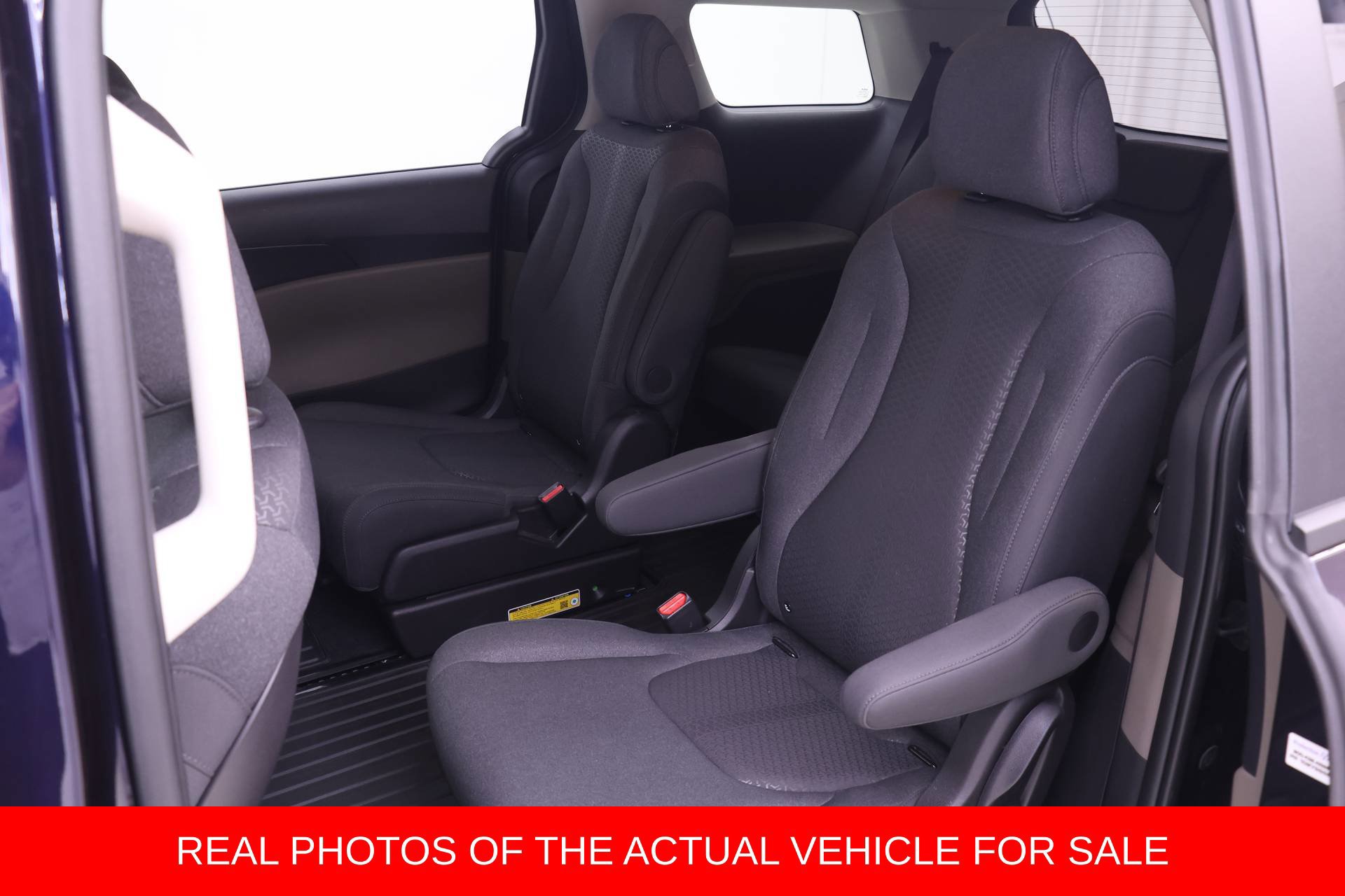 Used 2026 Kia Carnival LX FWD image 10