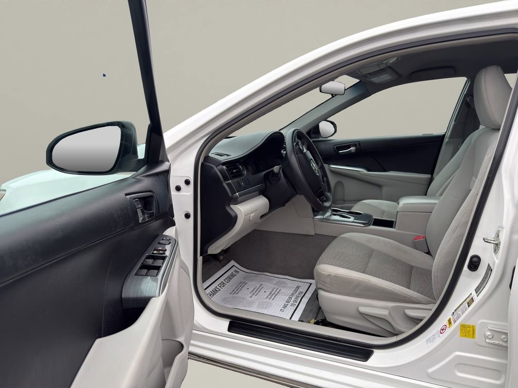 Used 2013 Toyota Camry LE image 9
