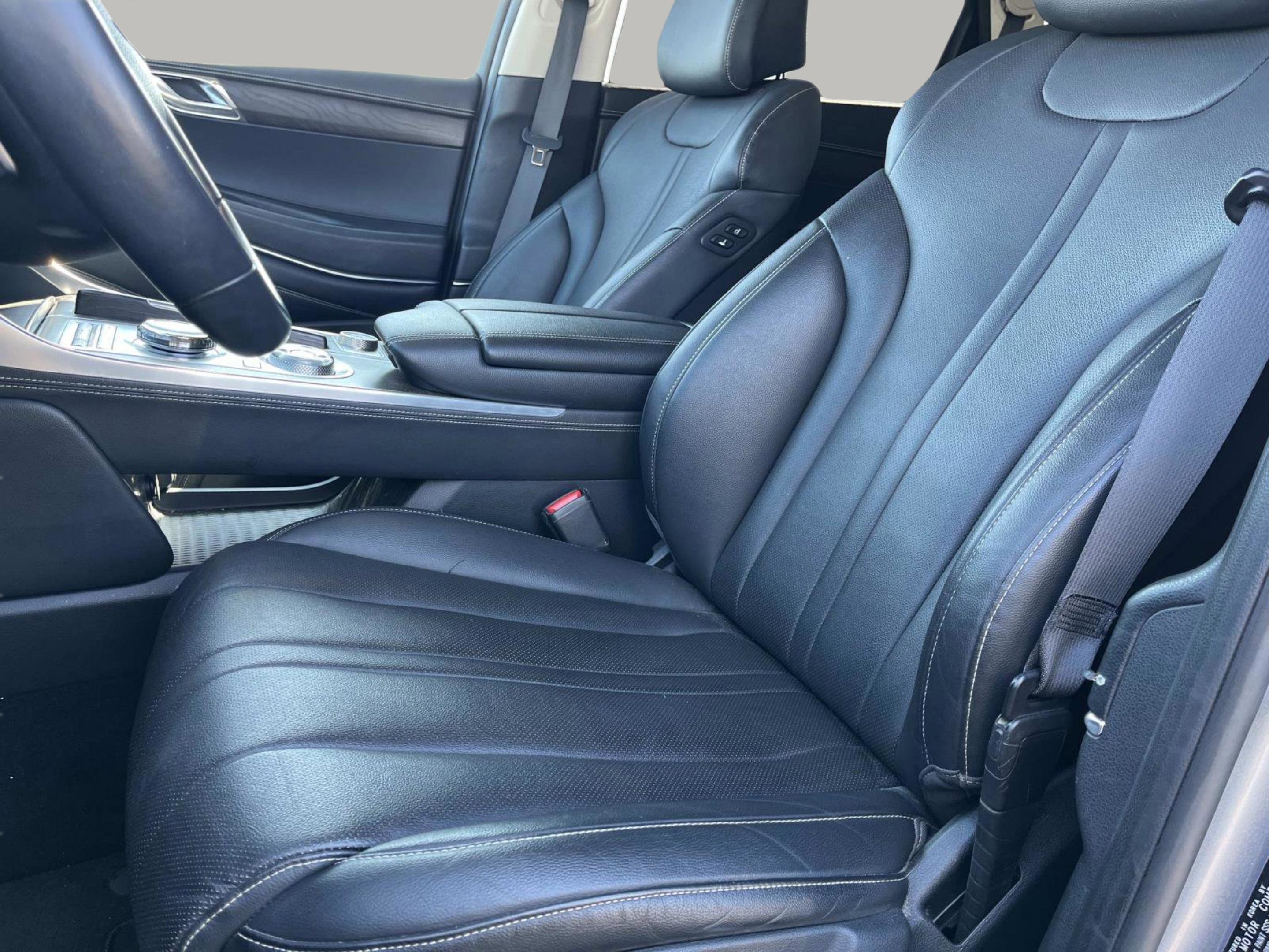 Used 2024 Genesis GV80 2.5T image 32