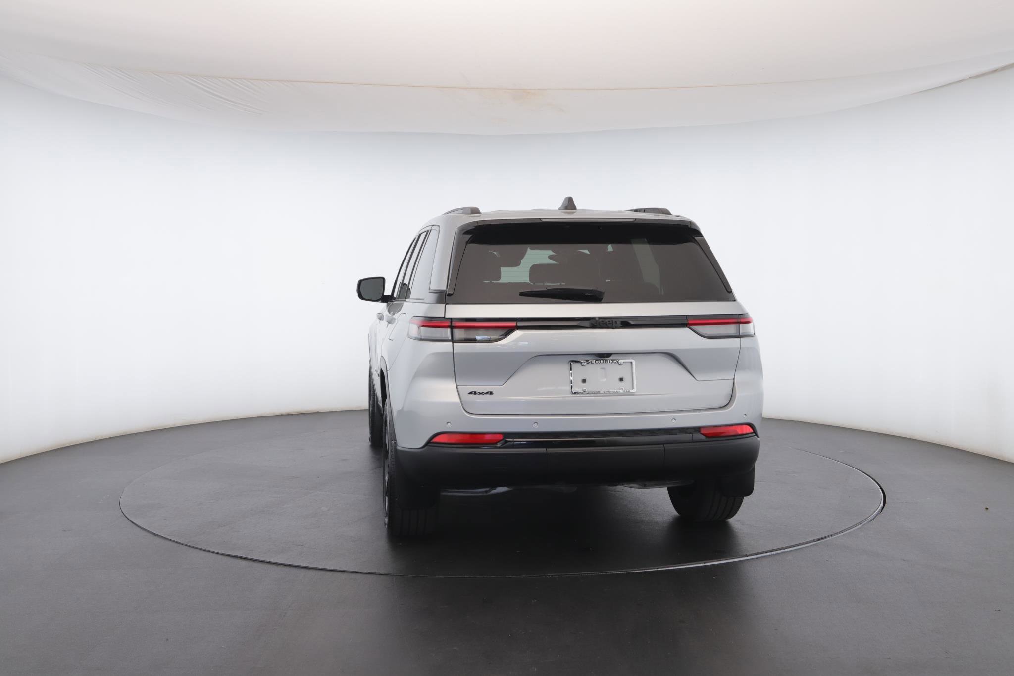 Used 2024 Jeep Grand Cherokee Altitude image 25