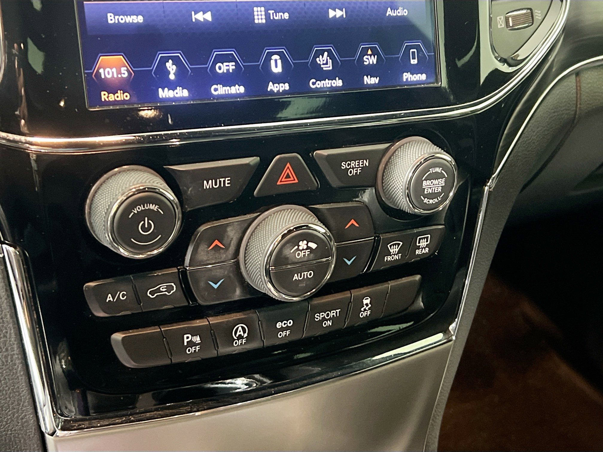 Used 2019 Jeep Grand Cherokee Limited w/ Luxury Group II image 27