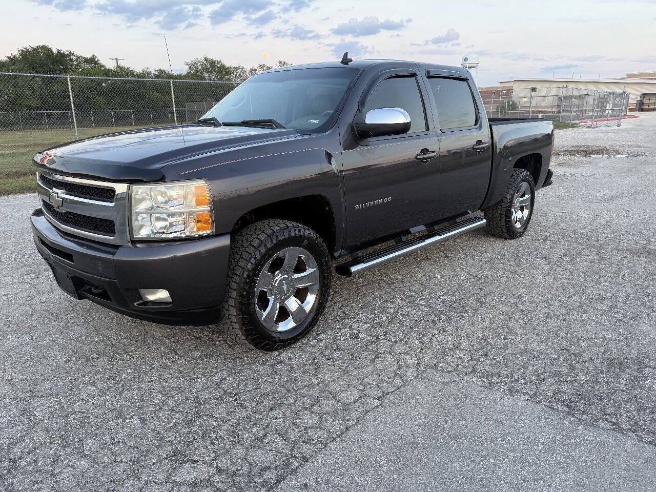 Used 2010 Chevrolet Silverado 1500 LTZ w/ Convenience Package AWD/4WD image 2