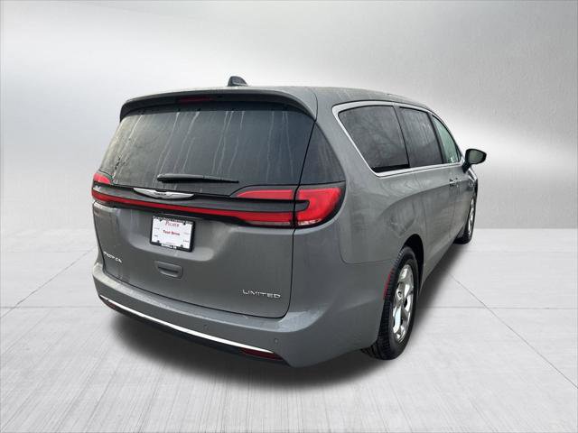Certified 2024 Chrysler Pacifica Limited FWD image 5