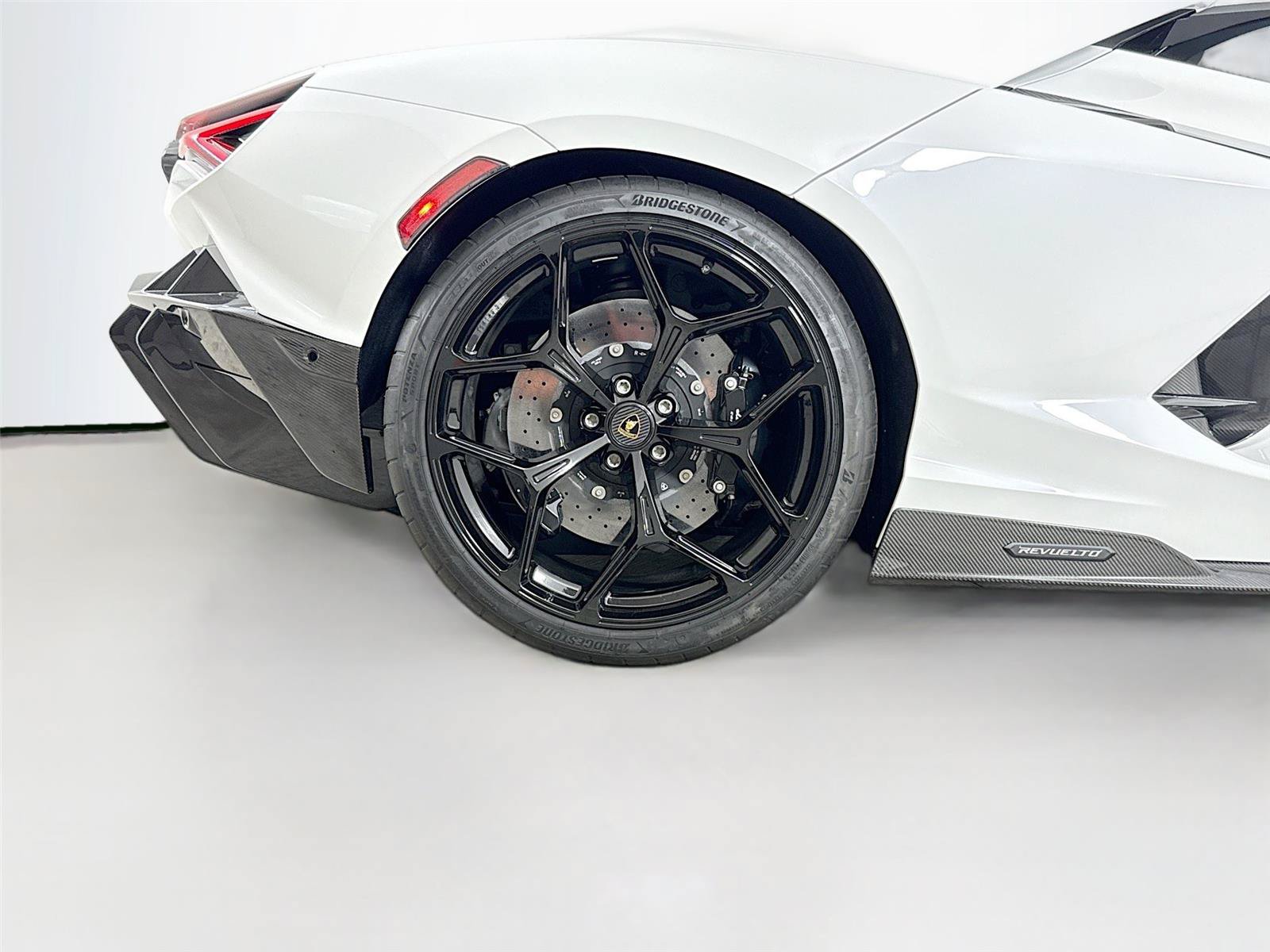 Used 2024 Lamborghini Revuelto AWD/4WD image 33
