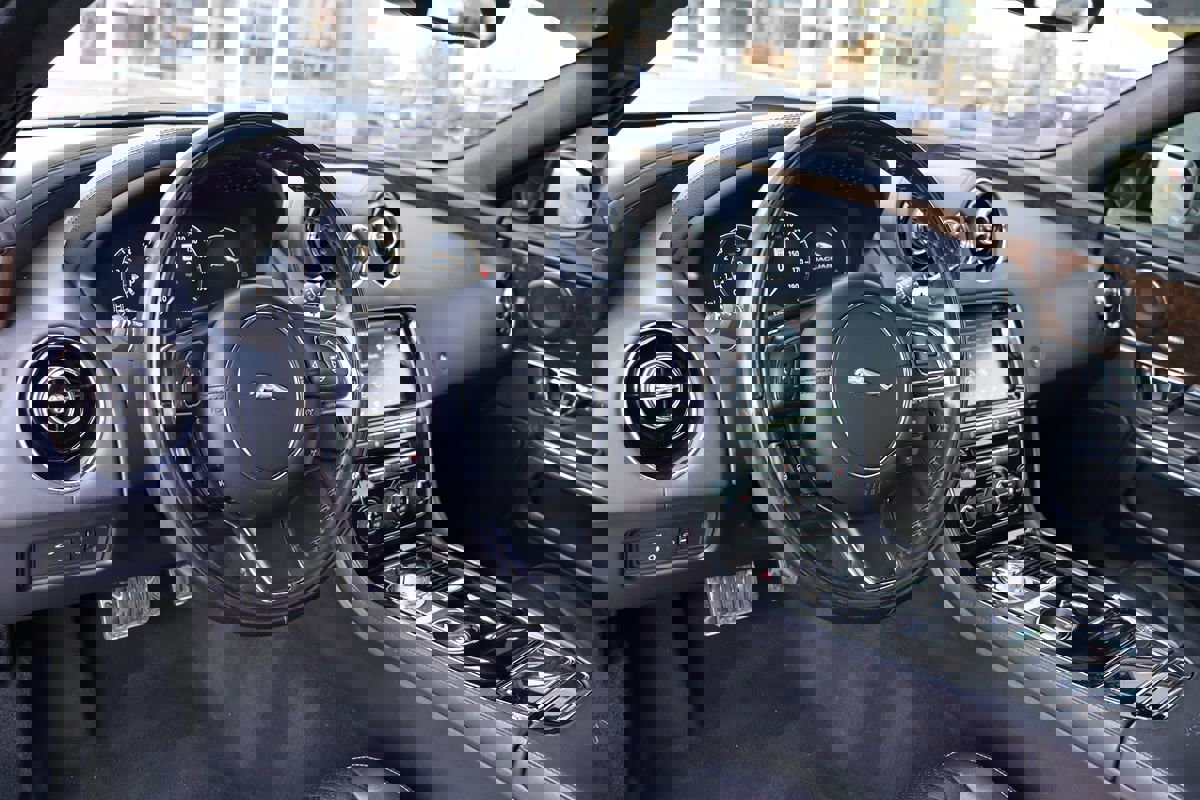 Used 2019 Jaguar XJ L Portfolio image 14